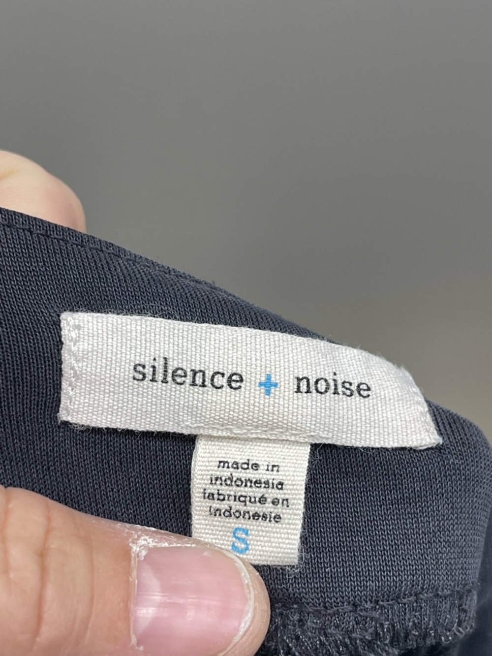 silence + noise Urban Outfitters Charcoal Spaghetti-Strap V-Neck Romper - Picture 4 of 4